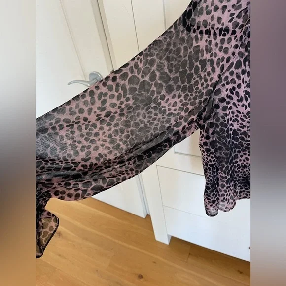 Topshop Leopard Print Button Down - Picture 5 of 8